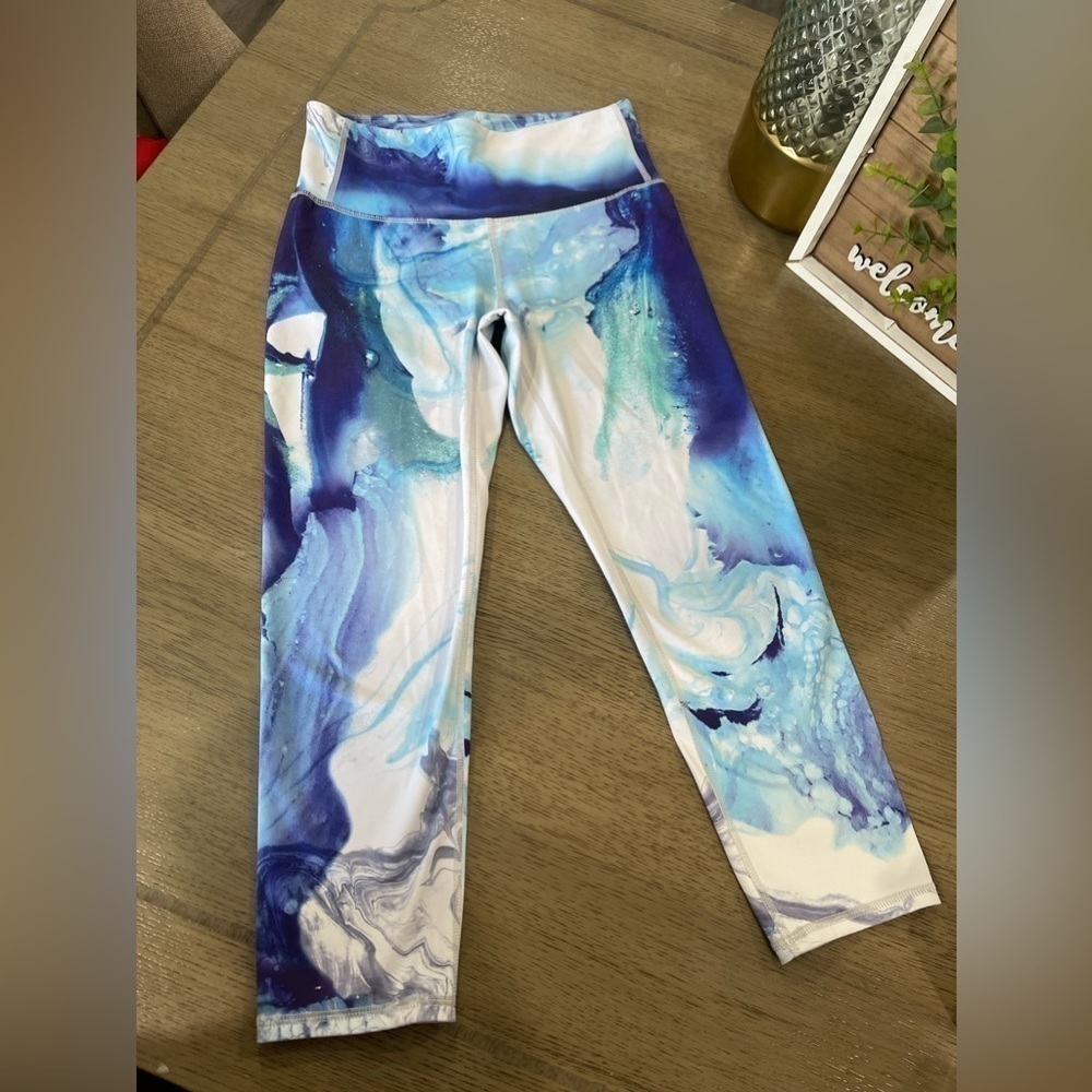 athleta womens blue white swirl capri athletic